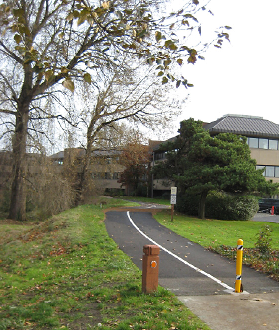 WWW-Trail Entrance Tukwila
